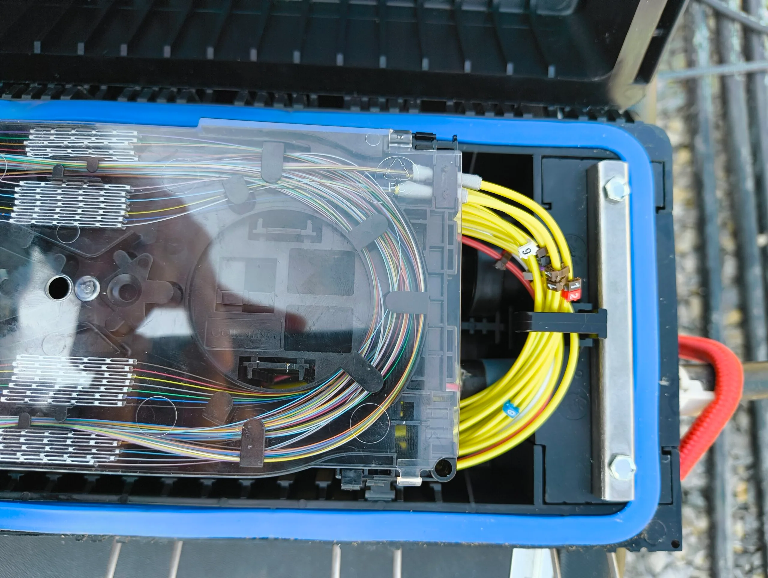 Netzwerk-Rack mit Patchfeldern